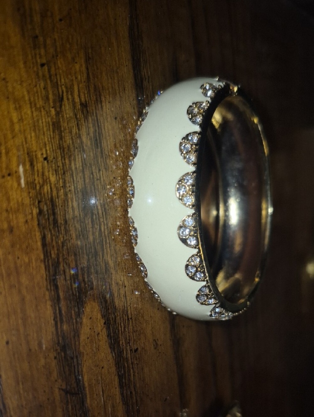 Stella and Dot SLOAN Enamel Rhinestone Bangle Hinged Bracelet Cream Gold Tone - Picture 5 of 8